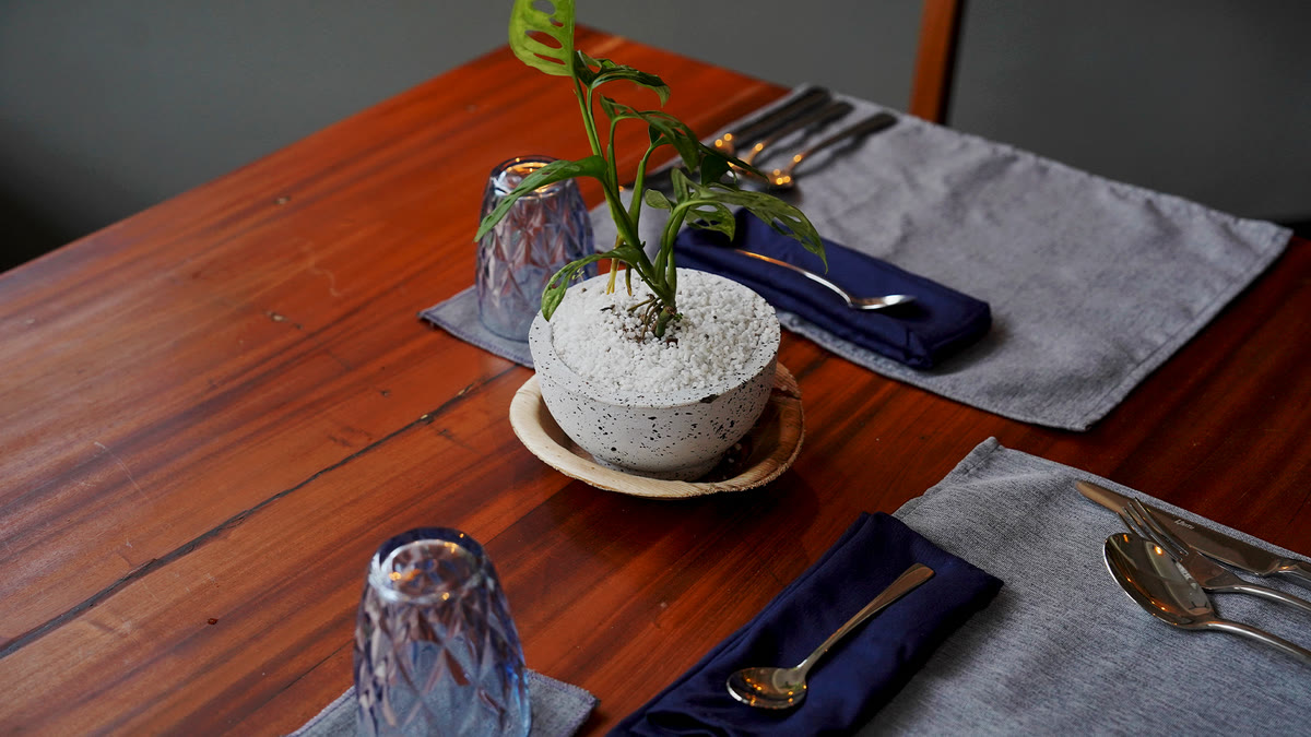 Table setting with tropical plant at The Palm restaurant, Sri Lanka