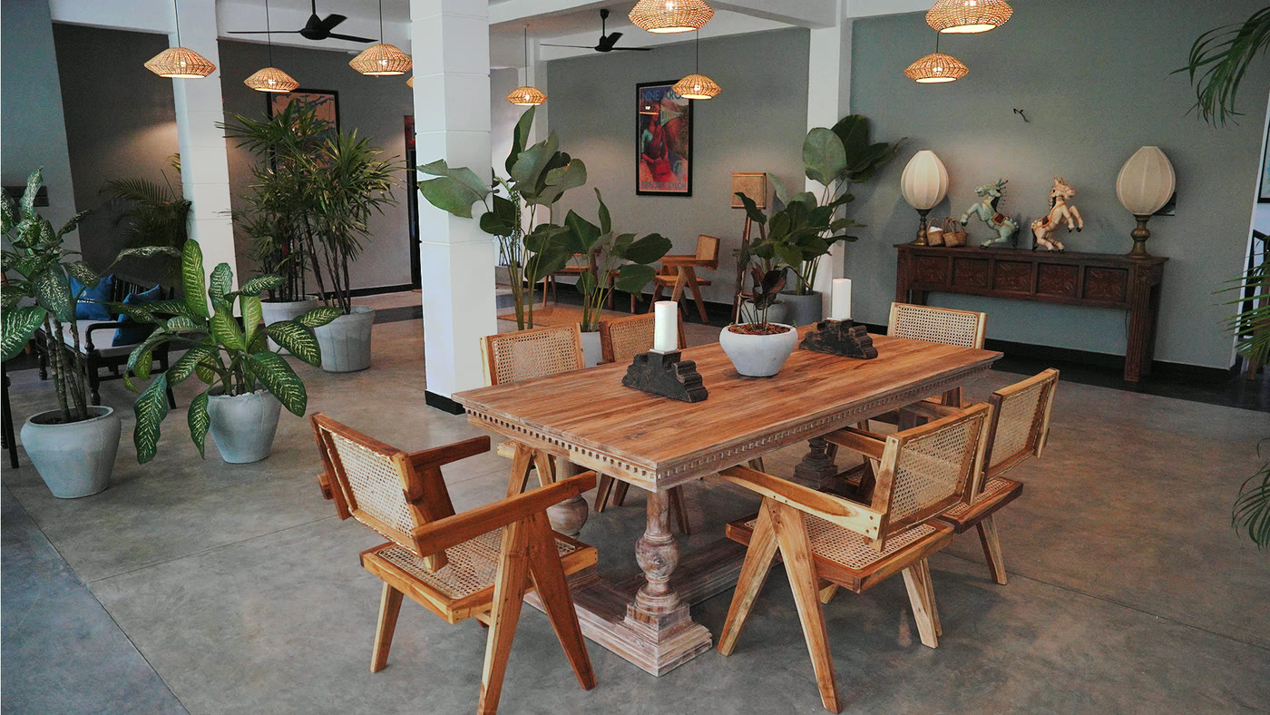 Teak dining table in the tropical lobby, boutique hotel Sri Lanka